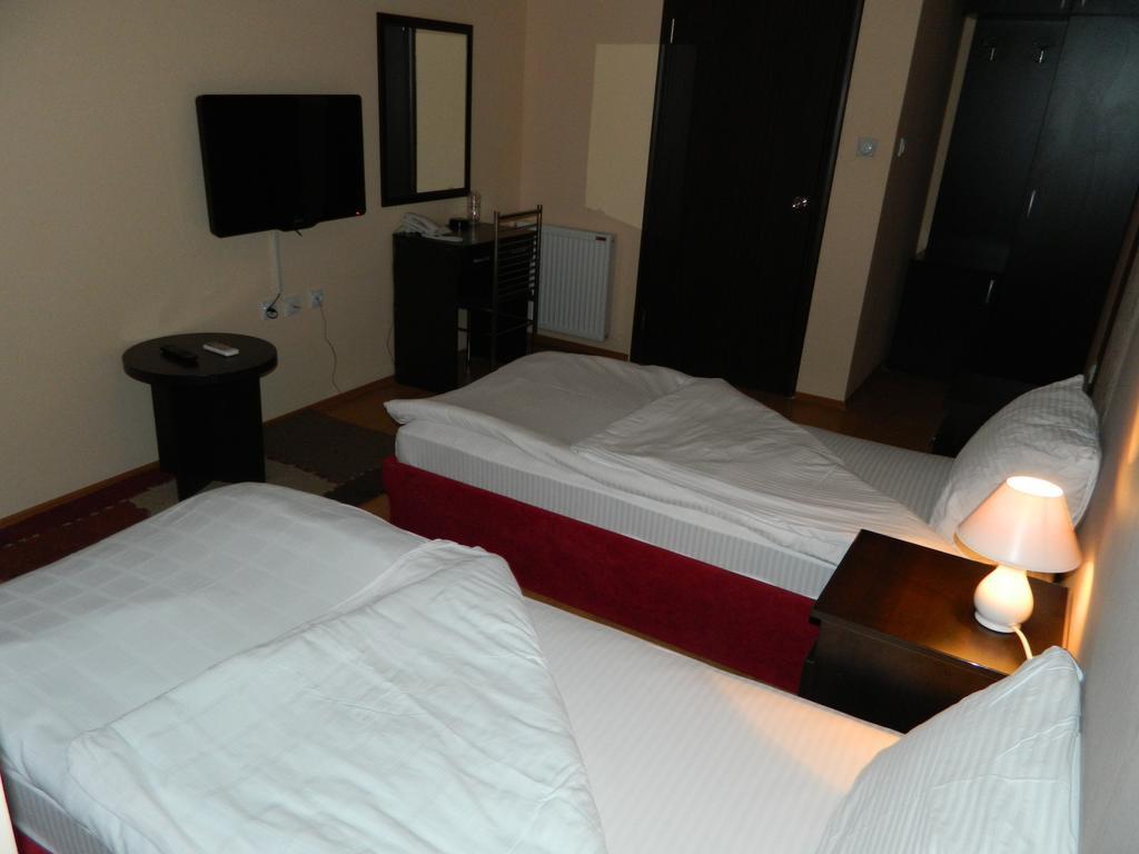 Garni Hotel Rile Men Nis Quarto foto