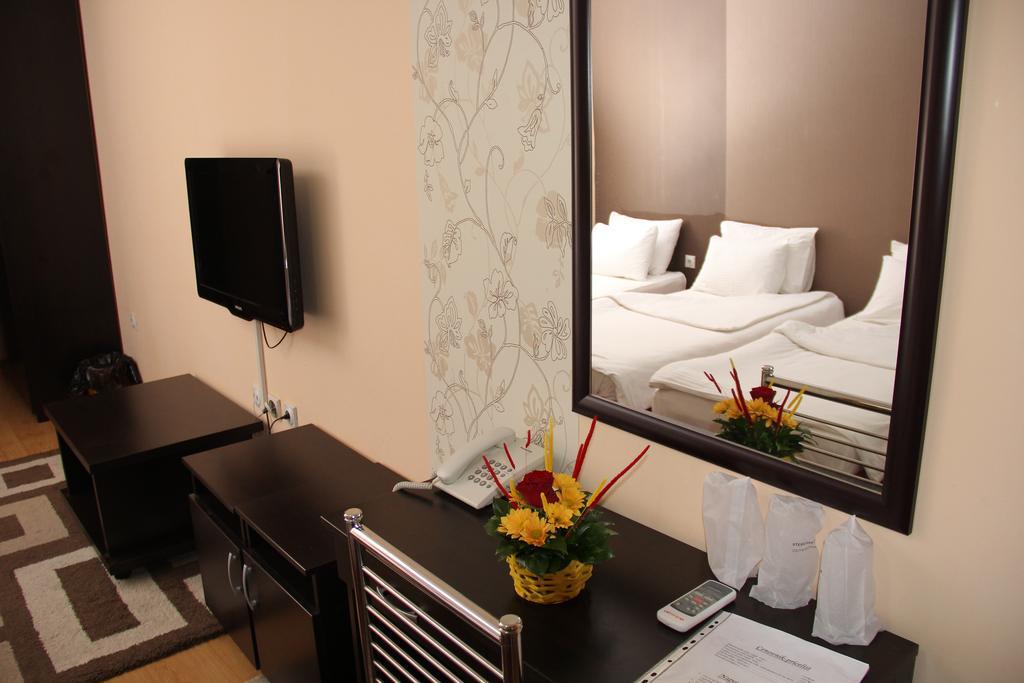 Garni Hotel Rile Men Nis Quarto foto