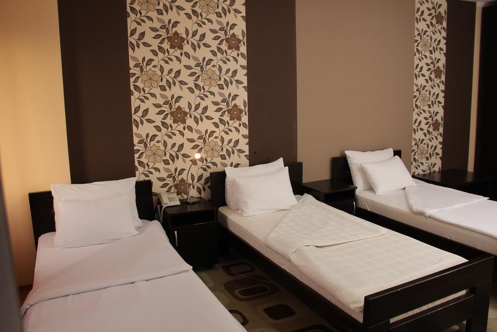 Garni Hotel Rile Men Nis Quarto foto