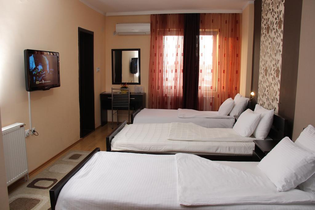 Garni Hotel Rile Men Nis Quarto foto