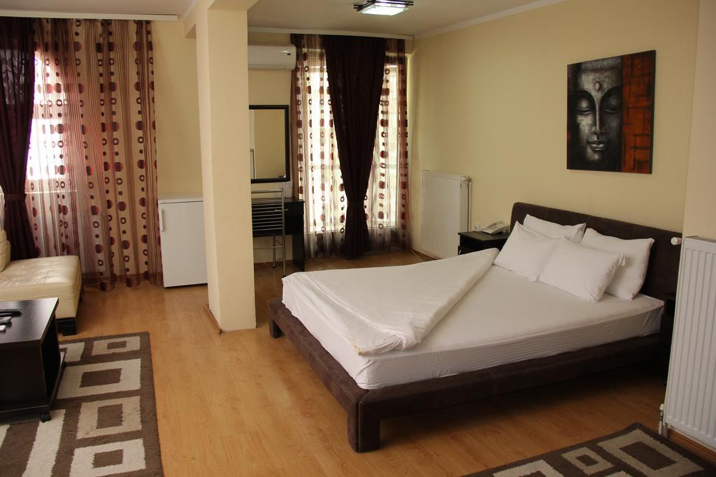 Garni Hotel Rile Men Nis Quarto foto