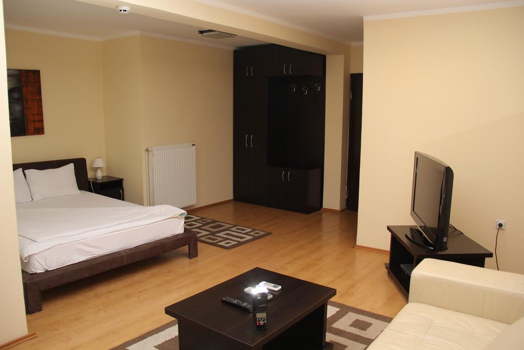 Garni Hotel Rile Men Nis Quarto foto