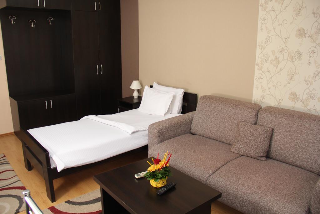 Garni Hotel Rile Men Nis Quarto foto