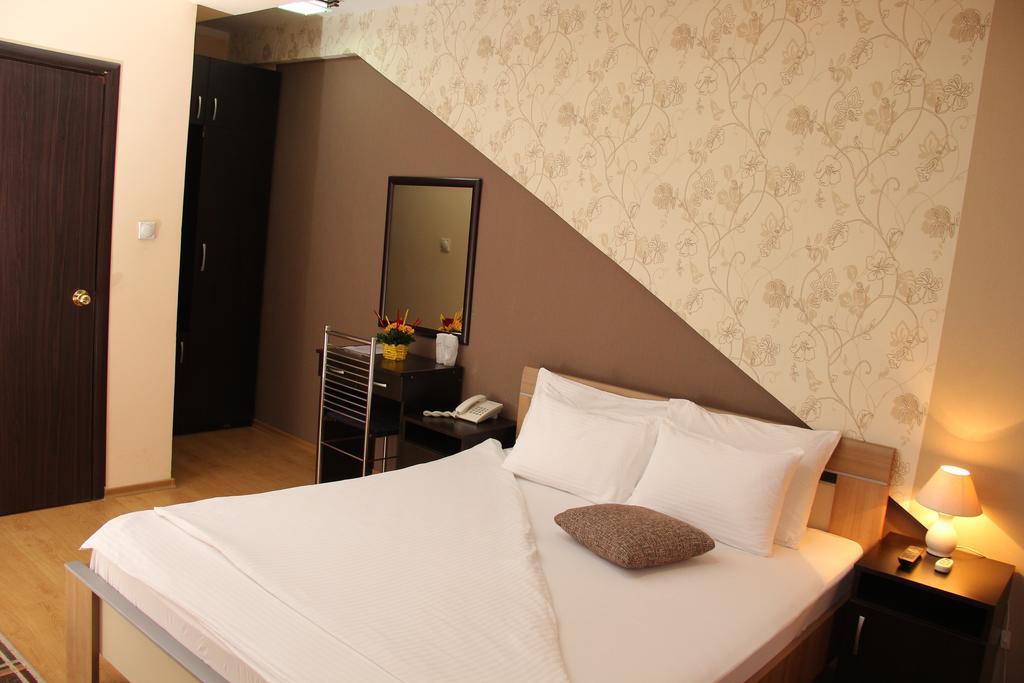 Garni Hotel Rile Men Nis Quarto foto