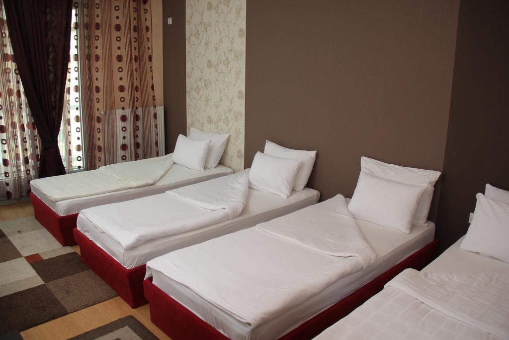 Garni Hotel Rile Men Nis Quarto foto