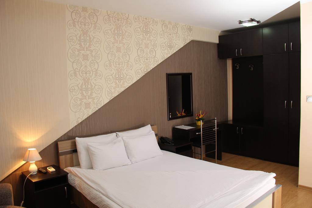 Garni Hotel Rile Men Nis Quarto foto