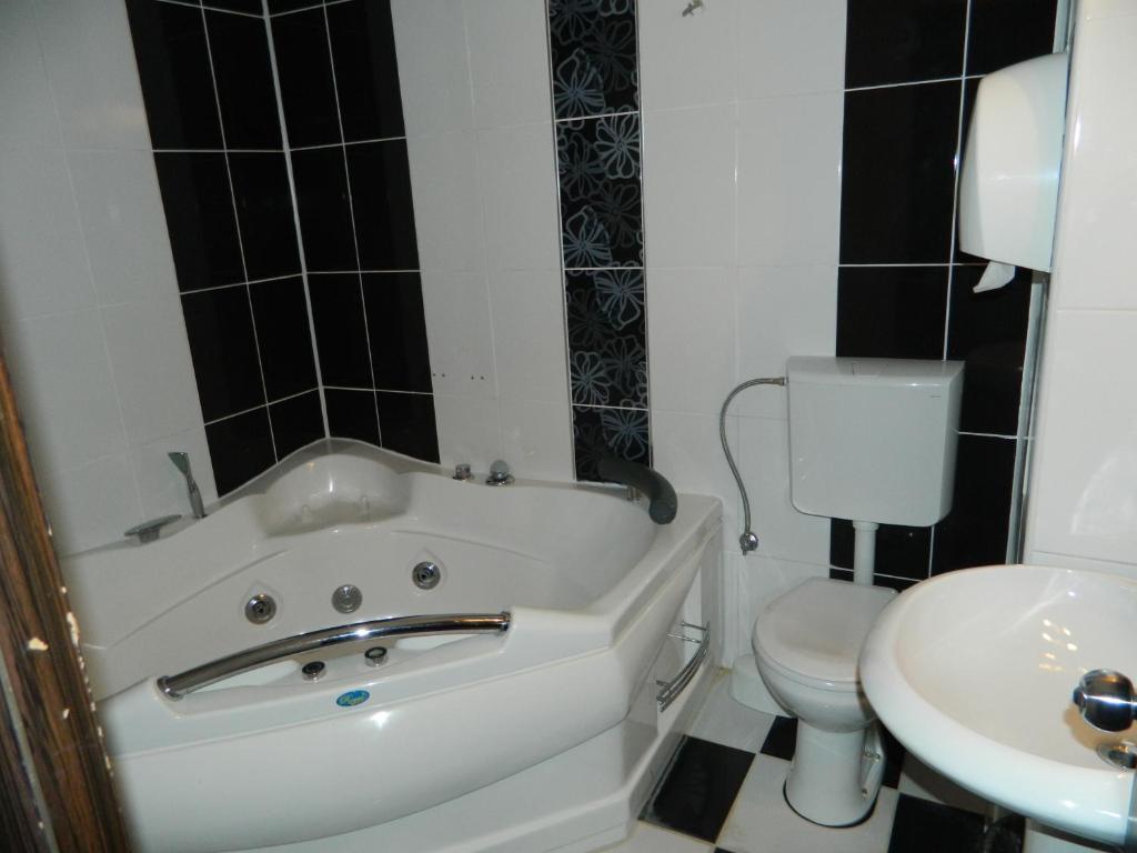 Garni Hotel Rile Men Nis Quarto foto