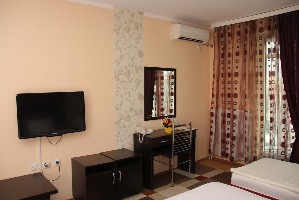 Garni Hotel Rile Men Nis Exterior foto