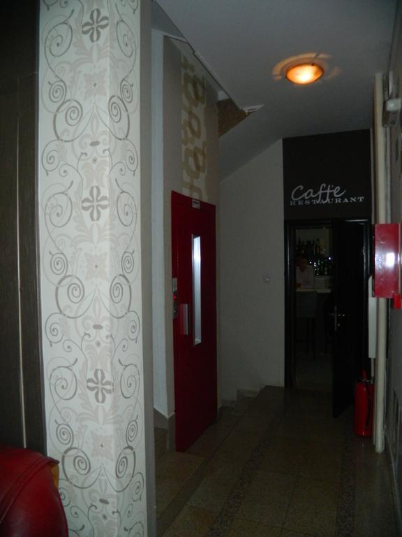 Garni Hotel Rile Men Nis Exterior foto